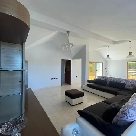 Alvin Apartment Vlore